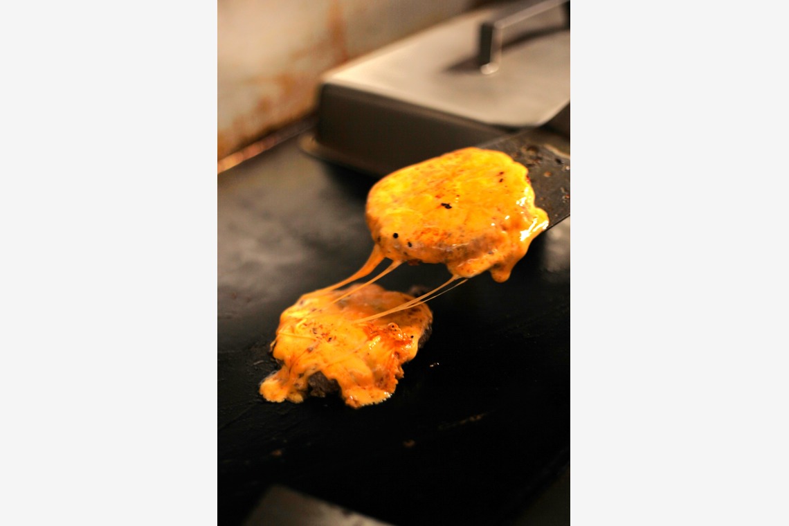 写真屋gonree　阿波根里恵が撮影した「奄美大島ハンバーガーショップ」の写真