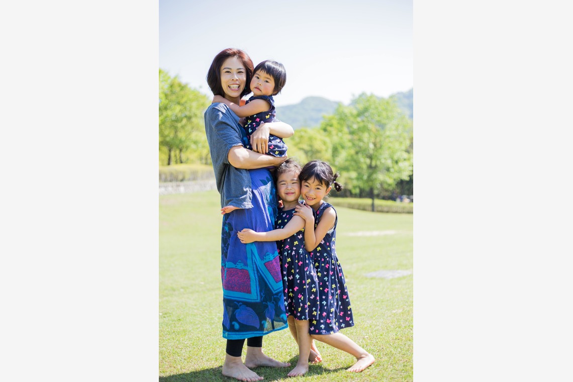 フォスタムが撮影した家族写真の出張撮影のアルバム「春の公園で家族フォト」