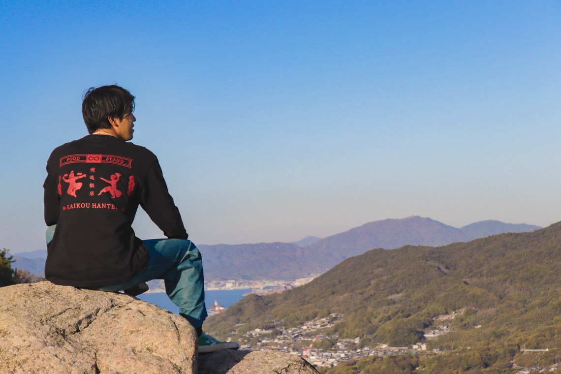 心綴フィルムが撮影した写真のアルバム「邂逅飯店オリジナルTシャツ宣材写真」