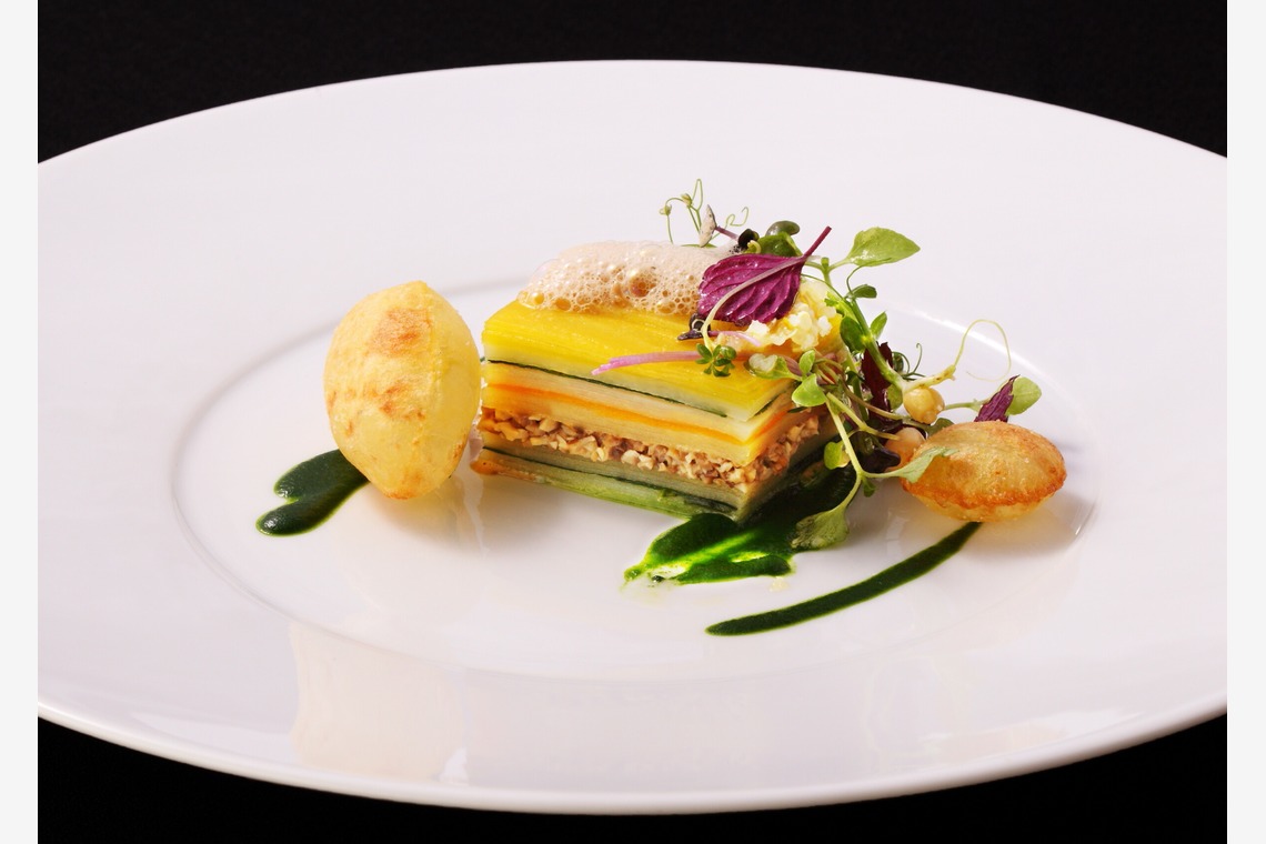 森安　照が撮影した「ホテル・レストラン（料理・ワイン・シャンパン・シェフ・ホールスタッフ・内観・イメージカット）」の写真