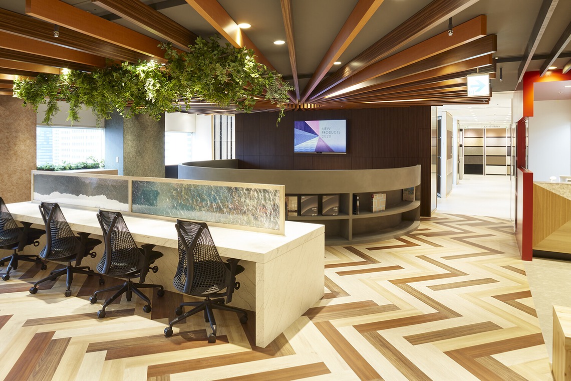 岩瀬泰治が撮影した写真のアルバム「内観写真」