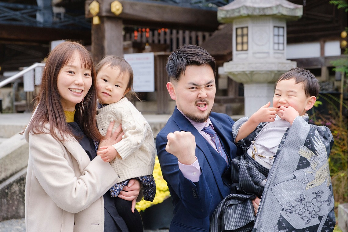 高夏写真店が出張撮影した家族写真(キッズ,ベビーフォト)などが写った「七五三の撮影」の家族写真
