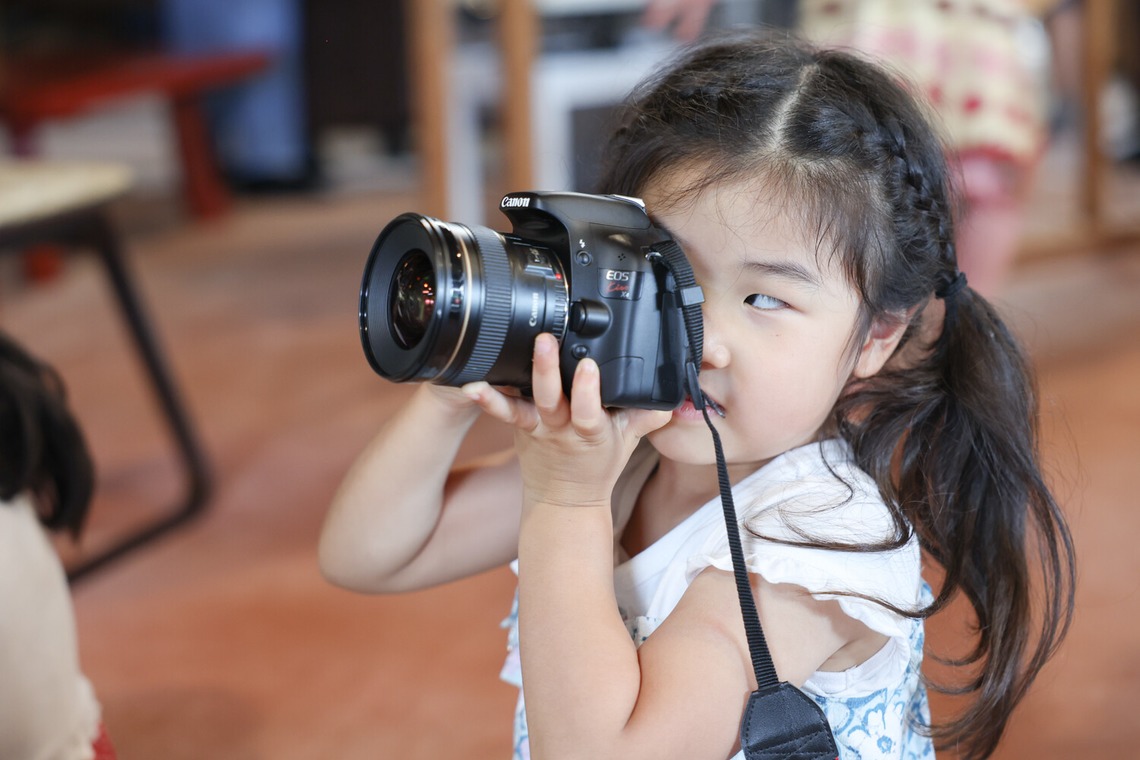 ちずカメラが撮影した「写真家　橘田龍馬さんの子供写真教室の様子」の写真