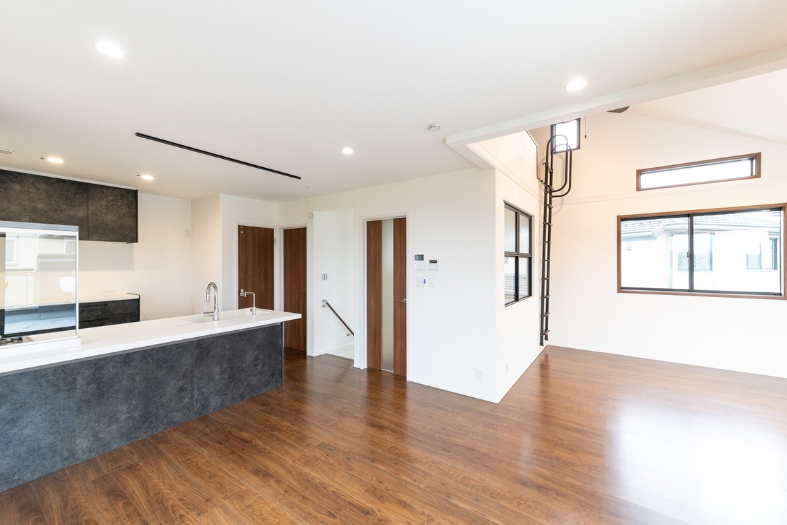 小倉里奈が撮影した写真のアルバム「建築/竣工」