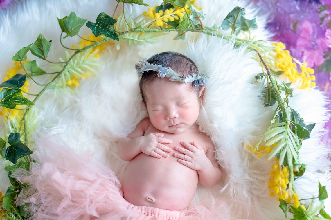 まんまるフォトが出張撮影した家族写真(キッズ,ベビーフォト)などが写った「ニューボーンフォト」の家族写真