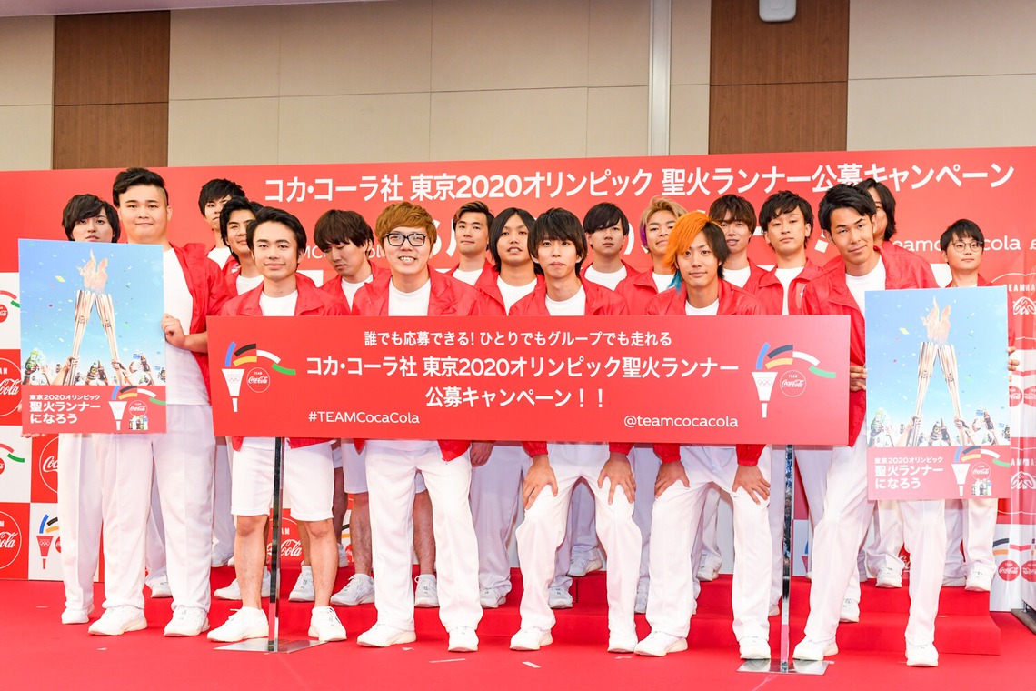 石津祐介が撮影した写真のアルバム「記者会見」