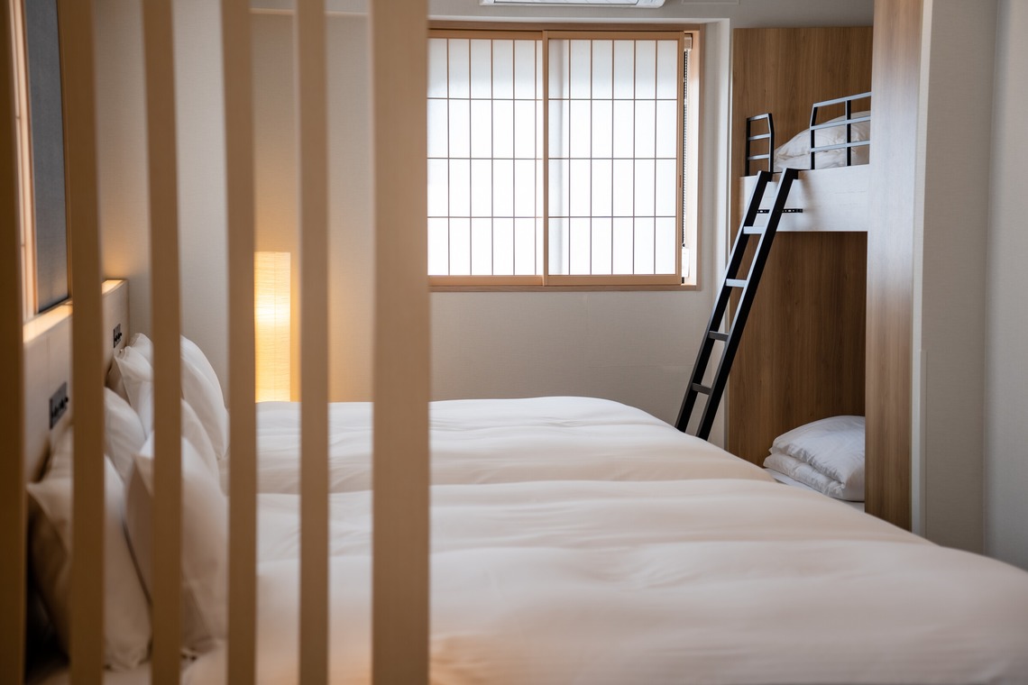 民辻亮介が撮影した写真のアルバム「ホテル・物件」