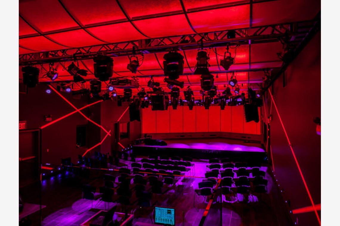 富岡敦が撮影した「ニューヨーク　ラジオ局　撮影」の写真