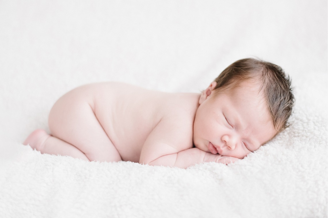 アトリエ　エピカ/清水　一哉が出張撮影した家族写真(キッズ,ベビーフォト)などが写った「ニューボーンフォト」の家族写真