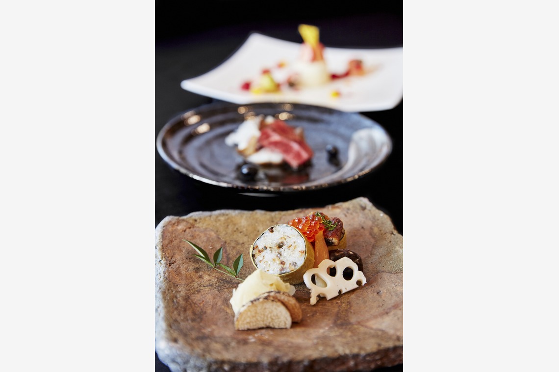 塚本悟克が撮影した写真のアルバム「LOOPHAS」