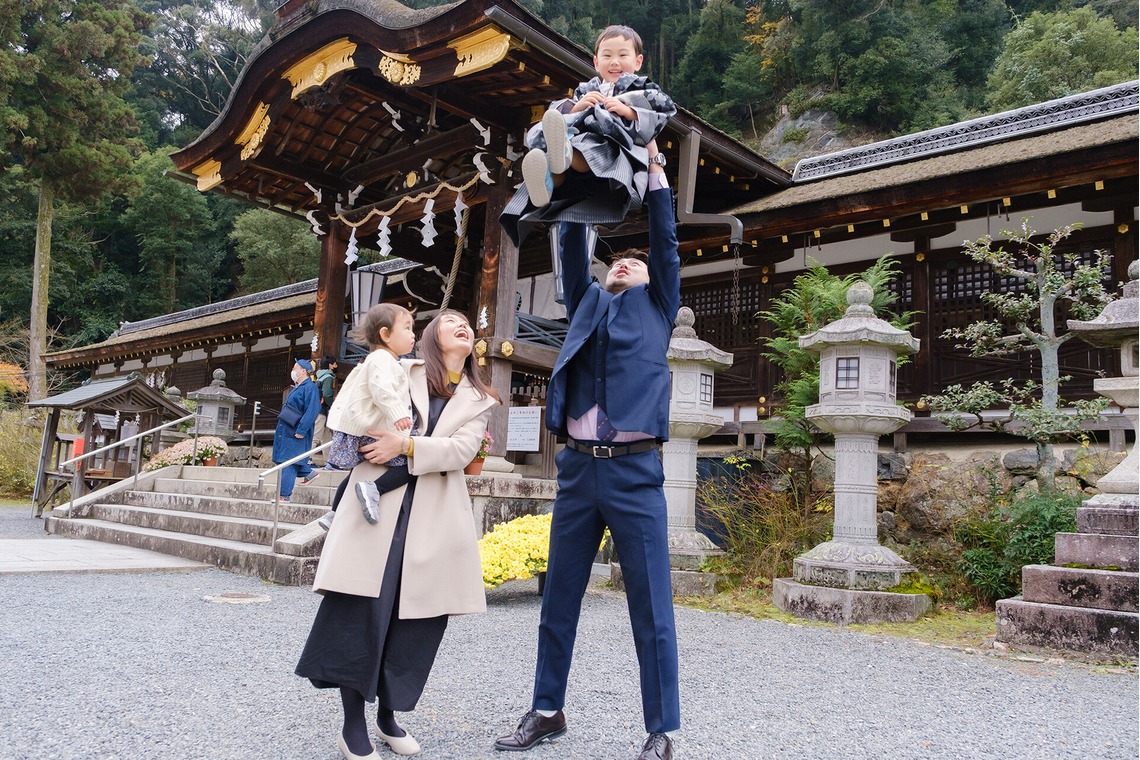 高夏写真店が出張撮影した家族写真(キッズ,ベビーフォト)などが写った「七五三の撮影」の家族写真