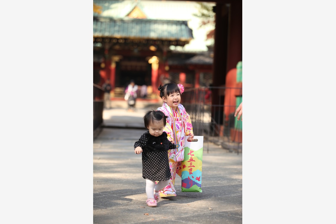 Kan Suzuki  photographyが撮影したエンゲージメントフォトのアルバム「根津神社　七五三」
