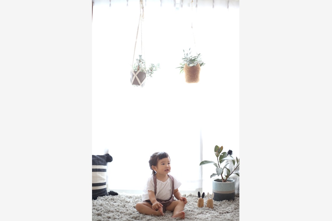 出張撮影HUG TIMEが出張撮影した家族写真(キッズ,ベビーフォト)などが写った「家族写真〜ご自宅にて〜」の家族写真