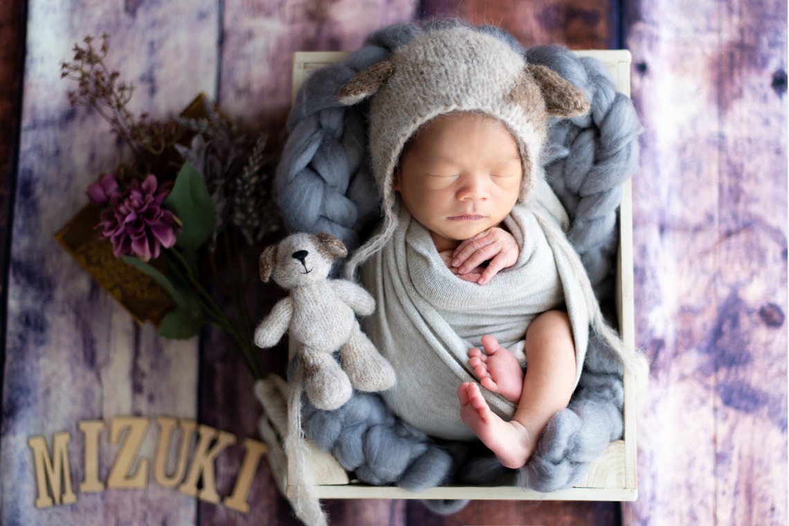 サキヤマ リエが撮影した「ベージュ系・犬のぬいぐるみ・男の子のニューボーンフォト」の写真