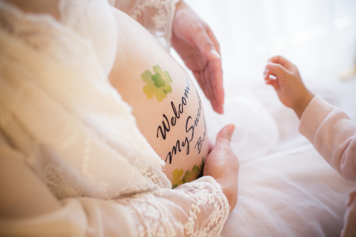 タカラモノ.foto　群馬の出張撮影カメラマンが出張撮影した家族写真(キッズ,ベビーフォト)などが写った「自宅でのマタニティフォト出張撮影at群馬県」の家族写真