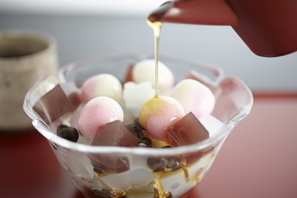 土肥さやかが撮影した写真のアルバム「スイーツ・パン」