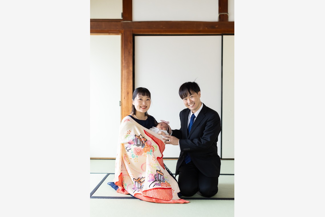 リーフウェディング（渡辺 英史）が出張撮影した家族写真(キッズ,ベビーフォト)などが写った「お宮参り」の家族写真