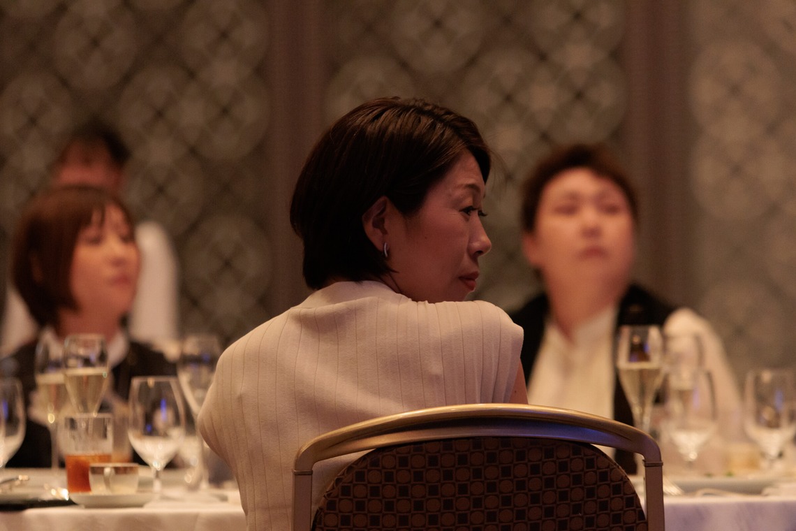 イトウ　ノブミチが撮影した「周年パーティと100人集合写真」の写真