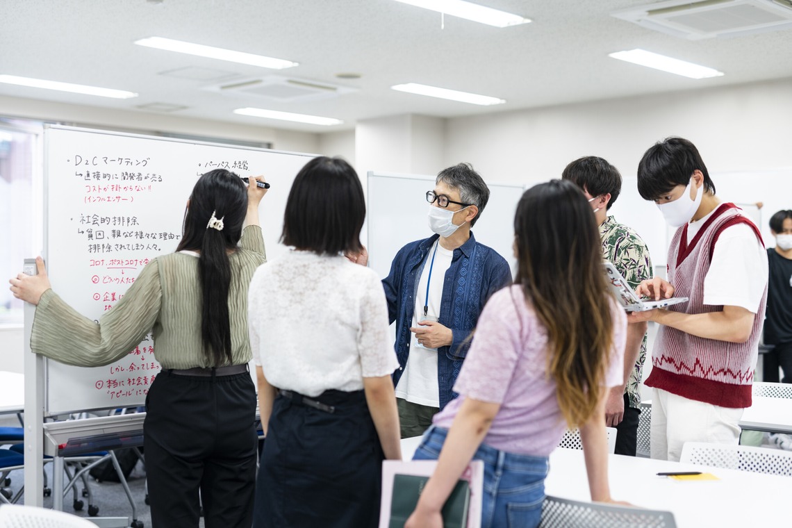 丹野雄二が撮影した「大学入学案内」の写真