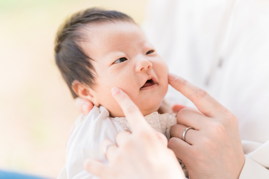 池田廉が出張撮影した家族写真(キッズ,ベビーフォト)などが写った「公園にて」の家族写真
