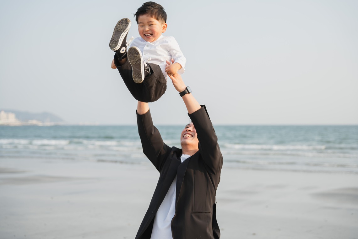 Album of the Location Photo Shoot taken by ICHI PHOTO - Post-shooting at Yuigahama Beach in Kamakura