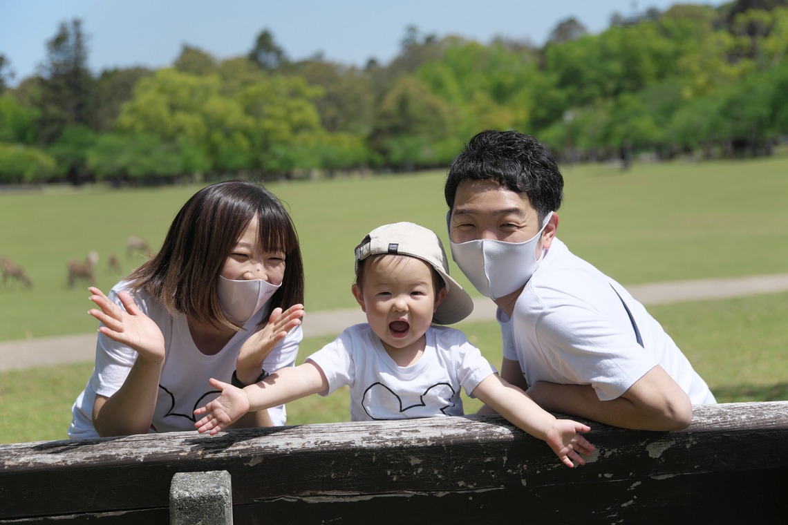 福永写真事務所が出張撮影した家族写真(キッズ,ベビーフォト)などが写った「家族写真（奈良公園）」の家族写真