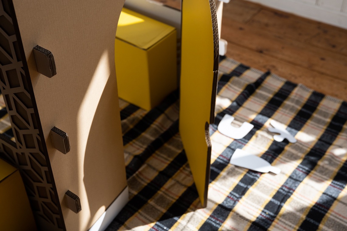 曽川拓哉が撮影した「ダンボールハウスの商品撮影」の写真