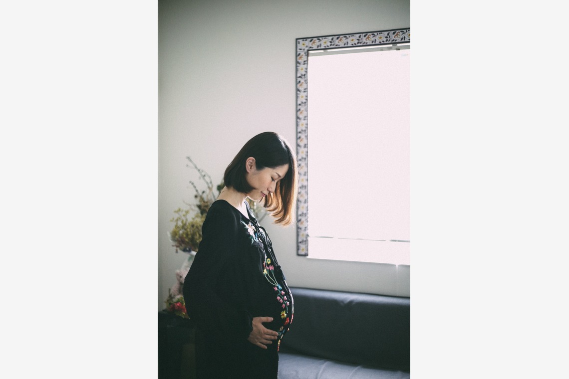 出張撮影HUG TIMEが撮影した「自宅&スタジオHUGME&湘南海でマタニティフォト♪車で送迎します♪」の写真