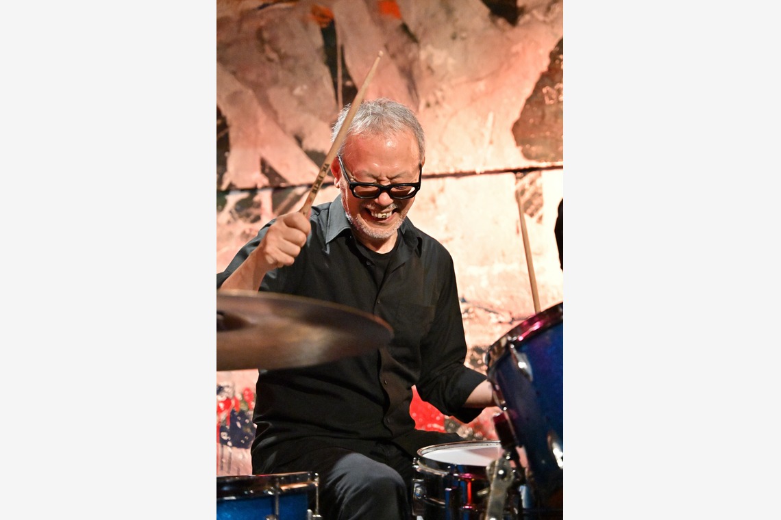 アスリートメディアが撮影した写真のアルバム「ライブ」