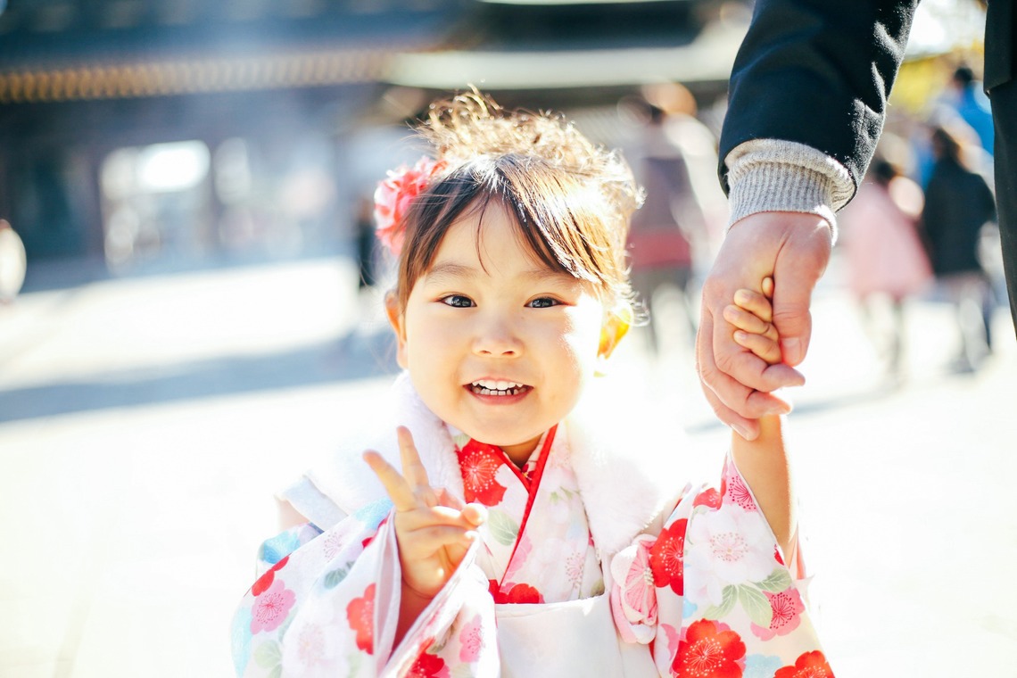出張撮影HUG TIMEが出張撮影した家族写真(キッズ,ベビーフォト)などが写った「七五三出張撮影＠川崎大師」の家族写真