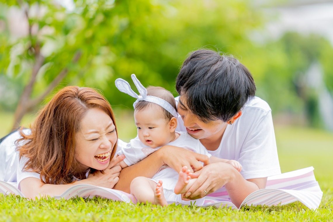 FILMIEREが出張撮影した家族写真(キッズ,ベビーフォト)などが写った「バースデーフォト」の家族写真