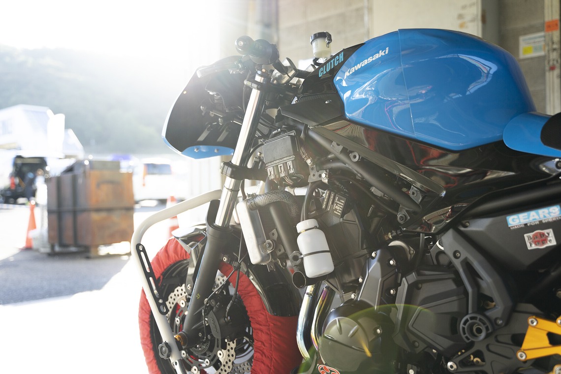 One-axeが撮影した写真のアルバム「サスペンションメーカー様」