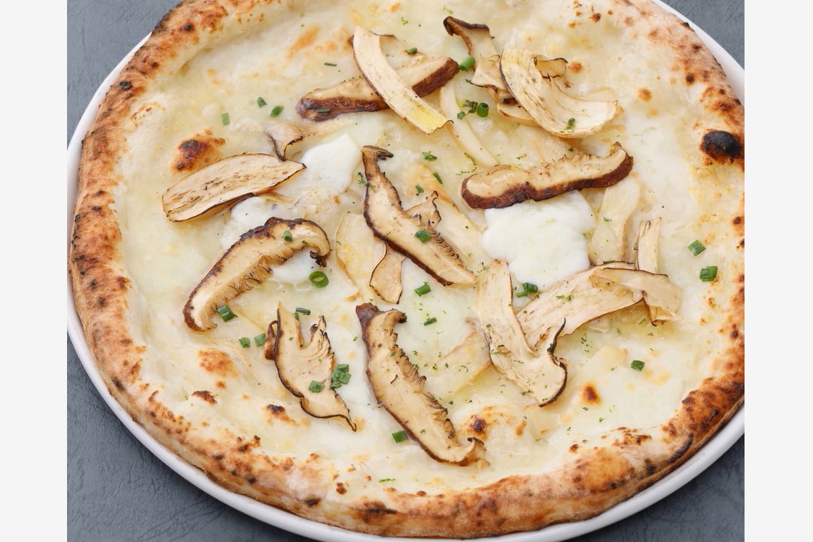 森安　照が撮影した写真のアルバム「ピザ」