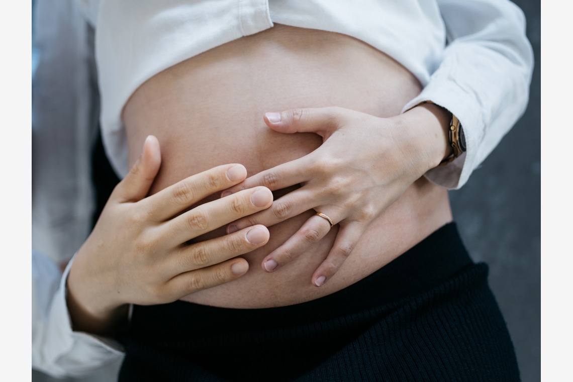 植村由理が撮影したマタニティフォトのアルバム「マタニティフォト@スタジオ」