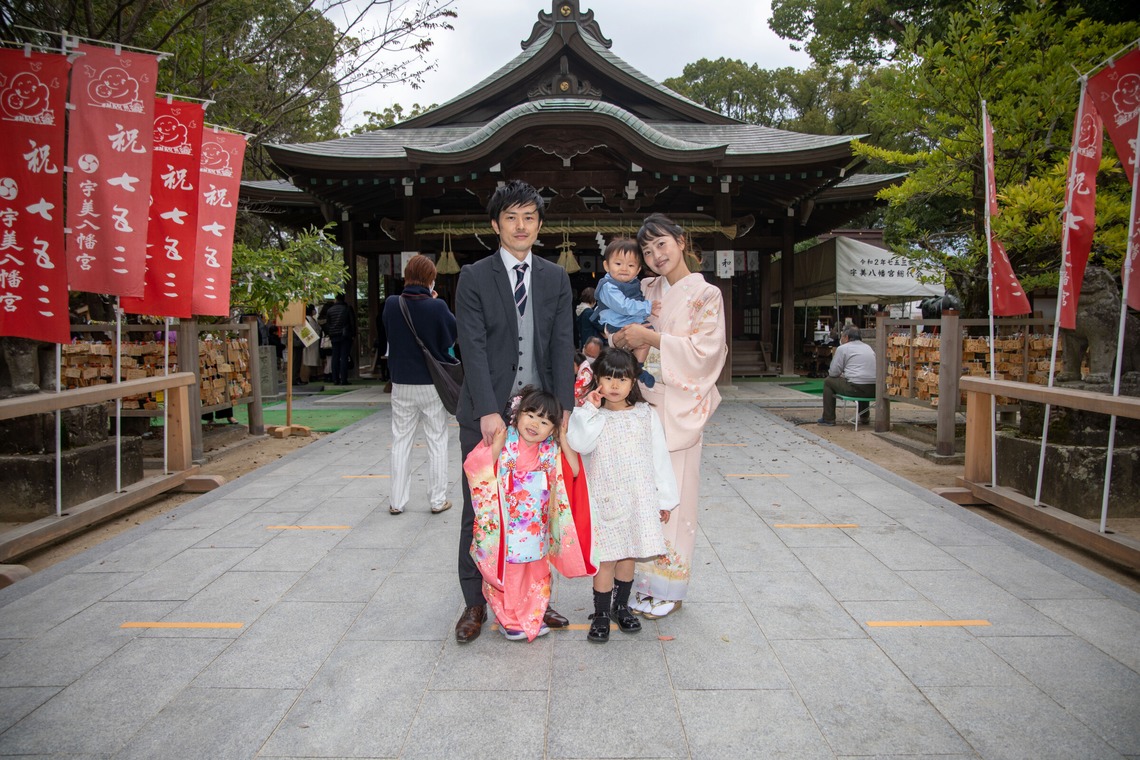 岩坪眞一郎が出張撮影した家族写真(キッズ,ベビーフォト)などが写った「家族で七五三お宮参り」の家族写真