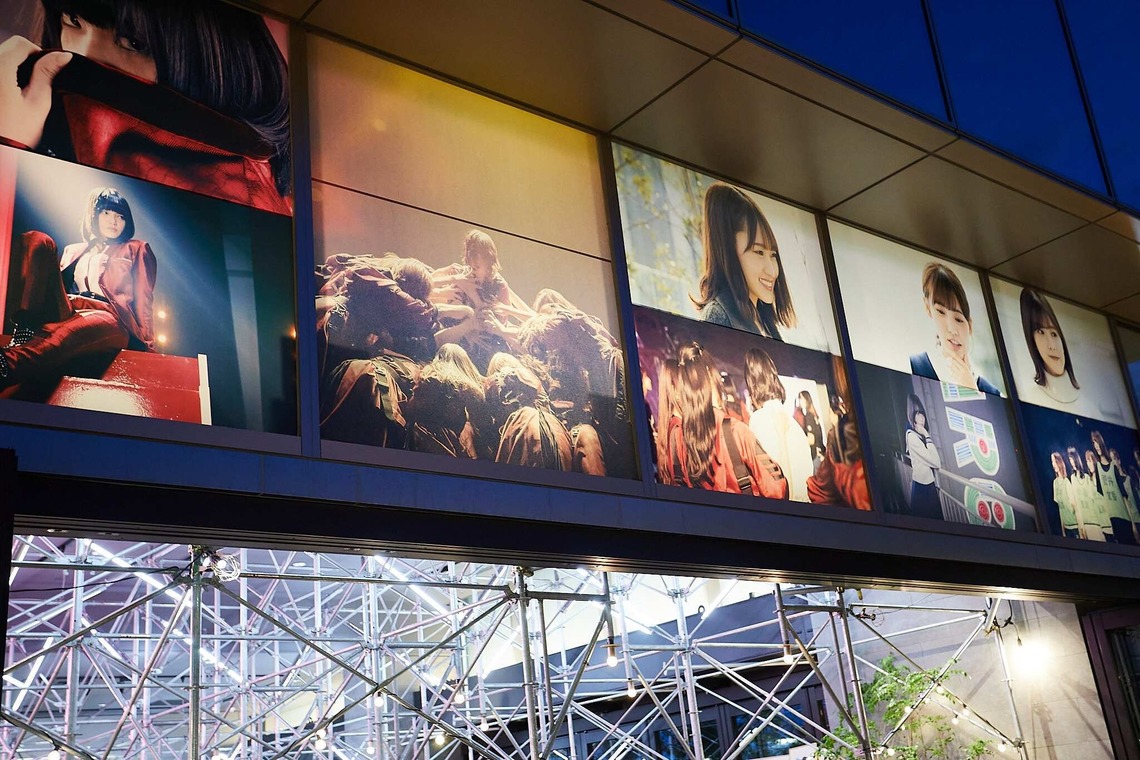 稲葉幸辰が撮影した写真のアルバム「夜空に輝く欅坂46」