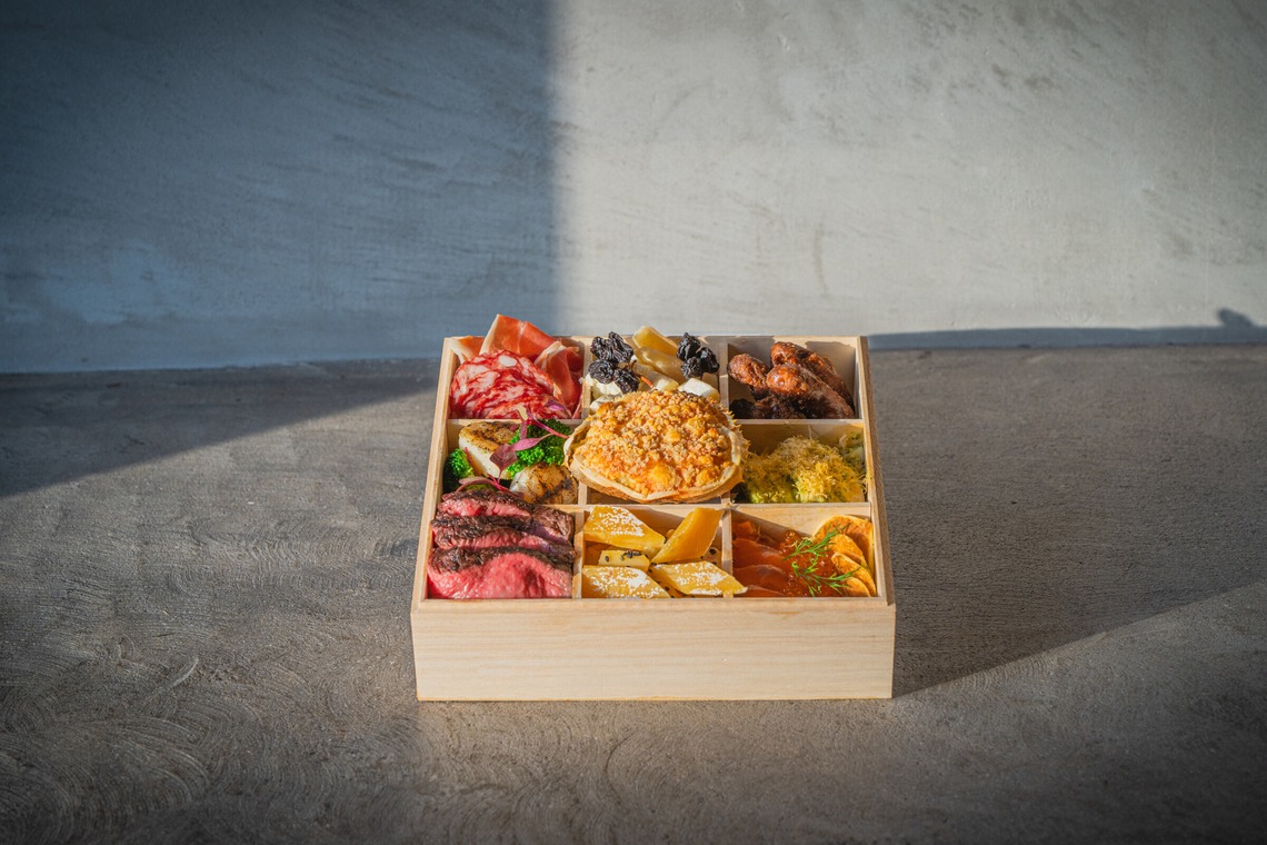 日下翔太郎が撮影した「飲食店のフード/ドリンク/内観/スタッフなどを全て含んだ設営」の写真