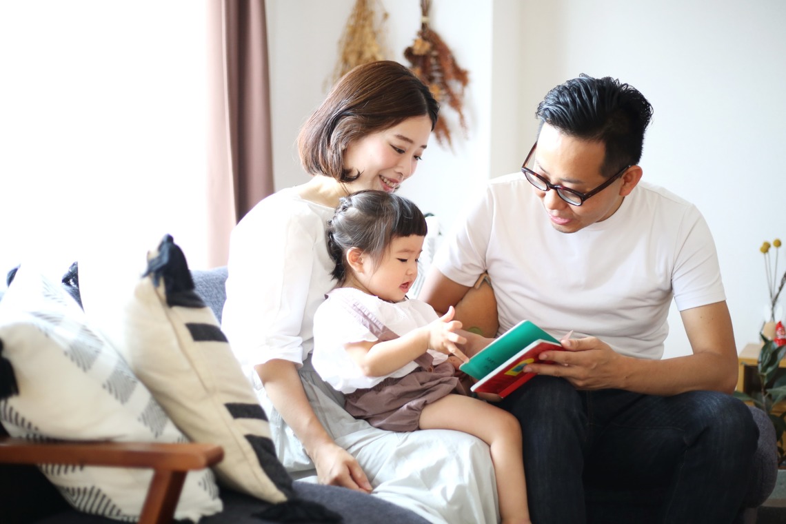 出張撮影HUG TIMEが撮影した写真のアルバム「家族写真〜ご自宅にて〜」