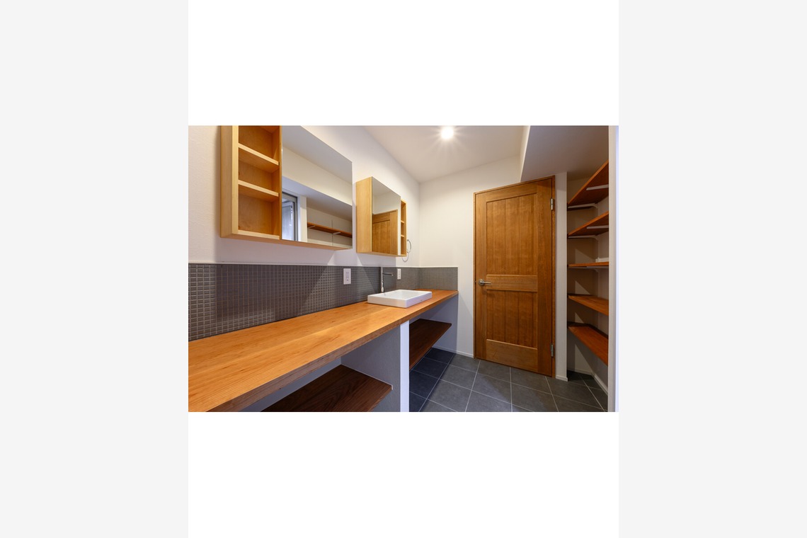 Sally PORTRAITが撮影した写真のアルバム「不動産」