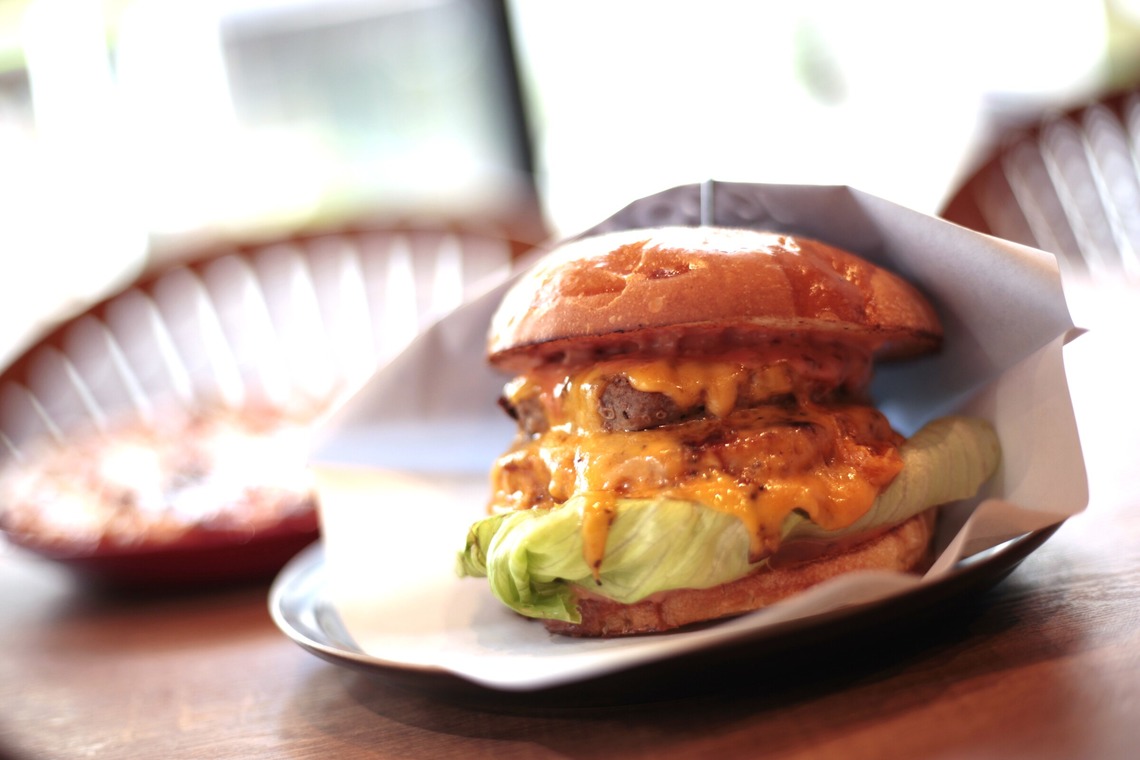 写真屋gonree　阿波根里恵が撮影した写真のアルバム「奄美大島ハンバーガーショップ」