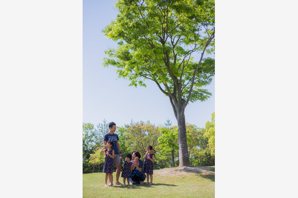 フォスタムが撮影した家族写真の出張撮影のアルバム「春の公園で家族フォト」
