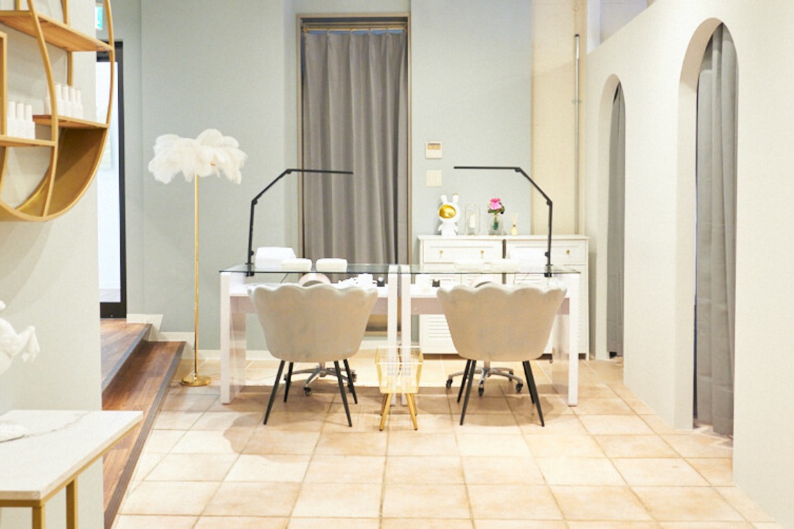 坂元寿行が撮影した写真のアルバム「ビューティサロンの撮影」