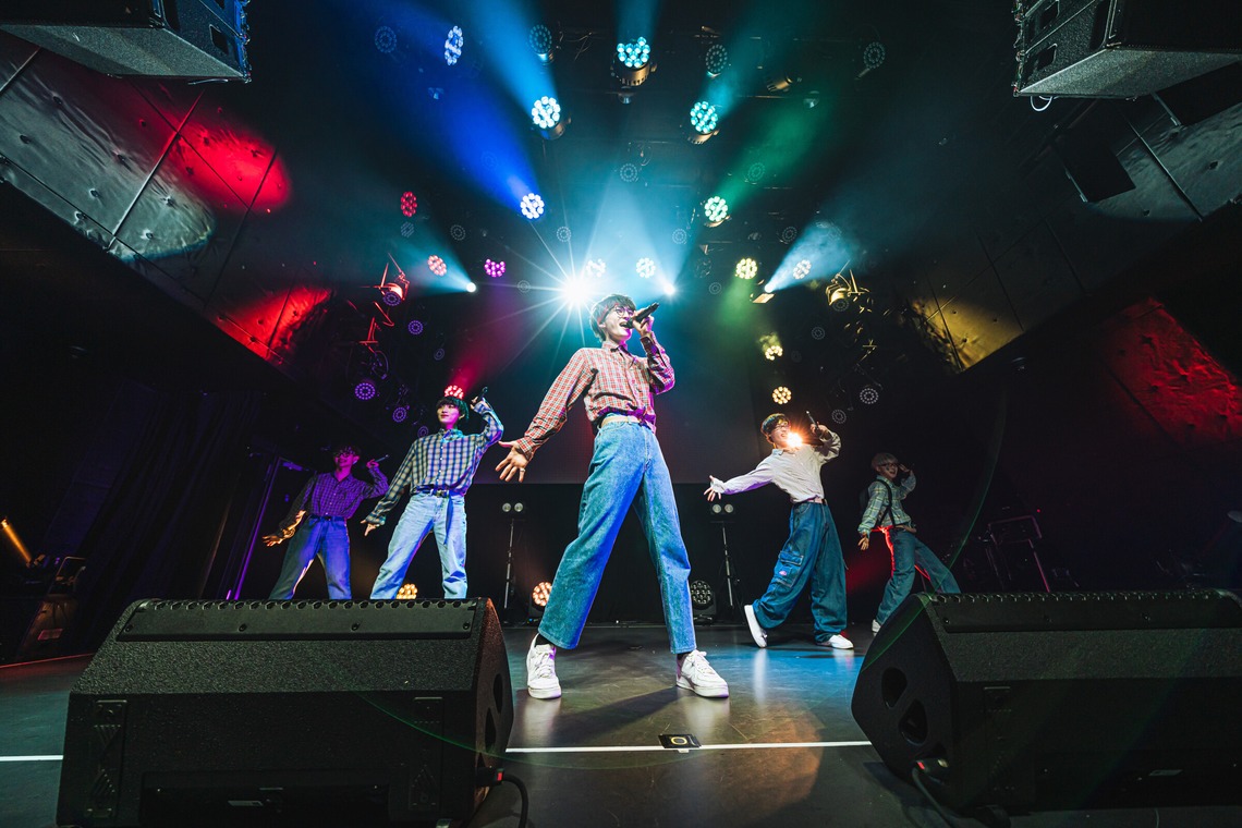 富安優斗が撮影した写真のアルバム「アイドル」