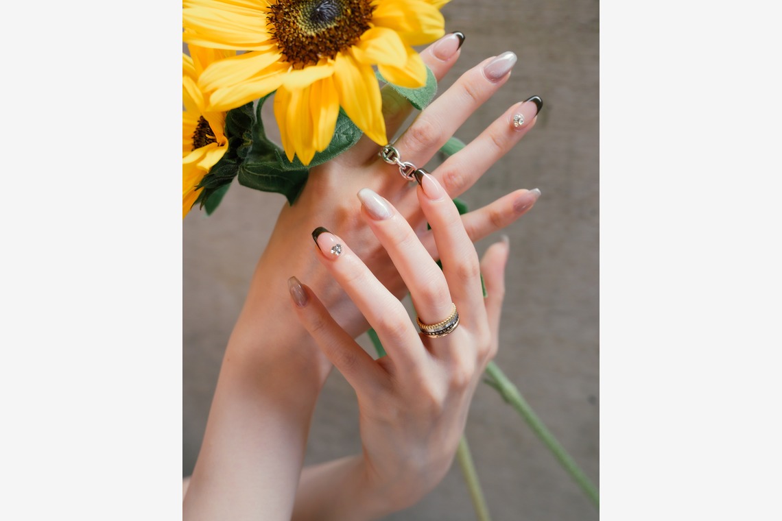 西村ユウトが撮影した写真のアルバム「ポートレート_ネイルサロン」