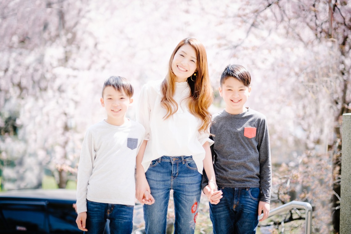 アトリエ　エピカ/清水　一哉が出張撮影した家族写真(キッズ,ベビーフォト)などが写った「桜フォト」の家族写真