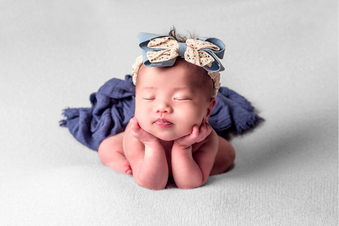 AXiS Photo Servise 藤井靖史が出張撮影した家族写真(キッズ,ベビーフォト)などが写った「ニューボーンフォト」の家族写真