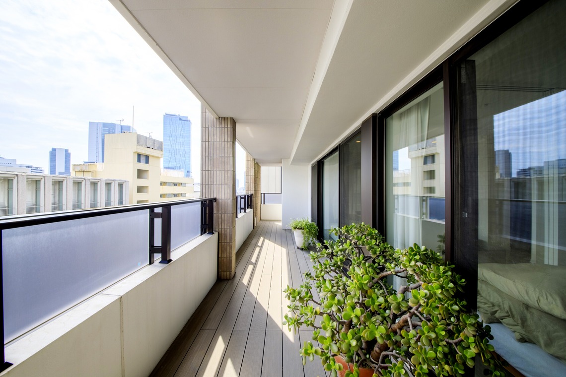 エレーナが撮影した写真のアルバム「Real Estate Portfolio」