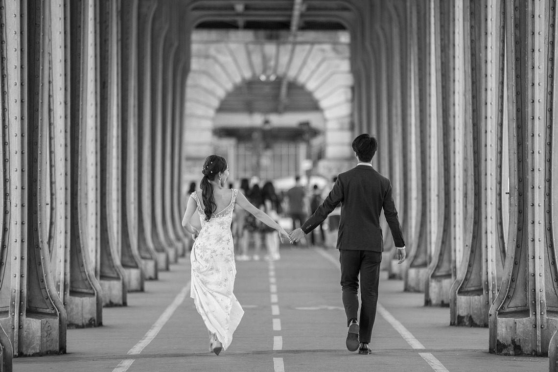 Photo of Photowedding in Paris (at Eiffel tower & Bir-Hakeim Bridge) taken by Petite Nao Photography