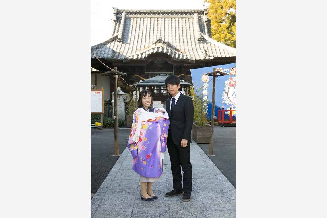 タカラモノ.foto　群馬の出張撮影カメラマンが出張撮影した家族写真(キッズ,ベビーフォト)などが写った「赤ちゃん・お宮参り出張撮影」の家族写真