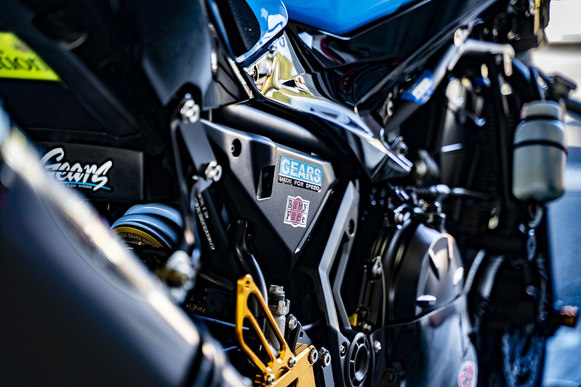 One-axeが撮影した写真のアルバム「サスペンションメーカー様」